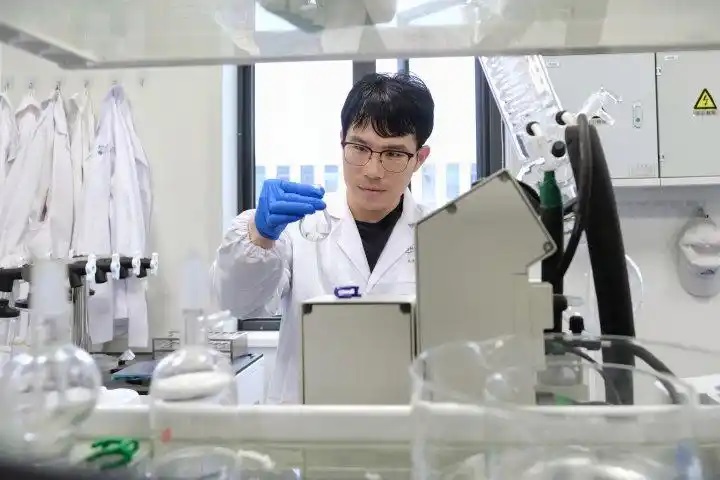 張夏衡團(tuán)隊(duì)3.jpg 張夏衡團(tuán)隊(duì)3.jpg